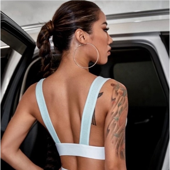 Super Cute Blue Plunging Neck Bralette - Picture 3 of 4